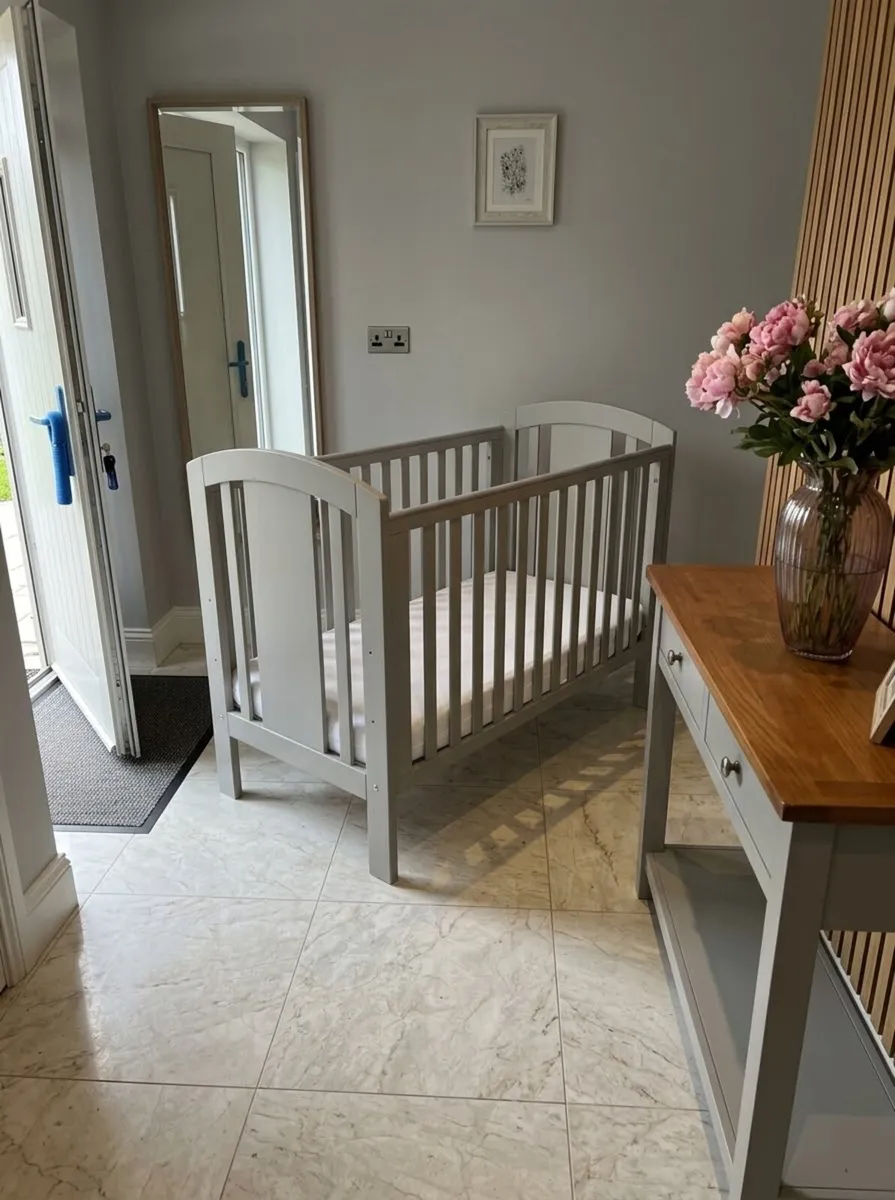 The Baby Elegance Laba Cot - Image 1