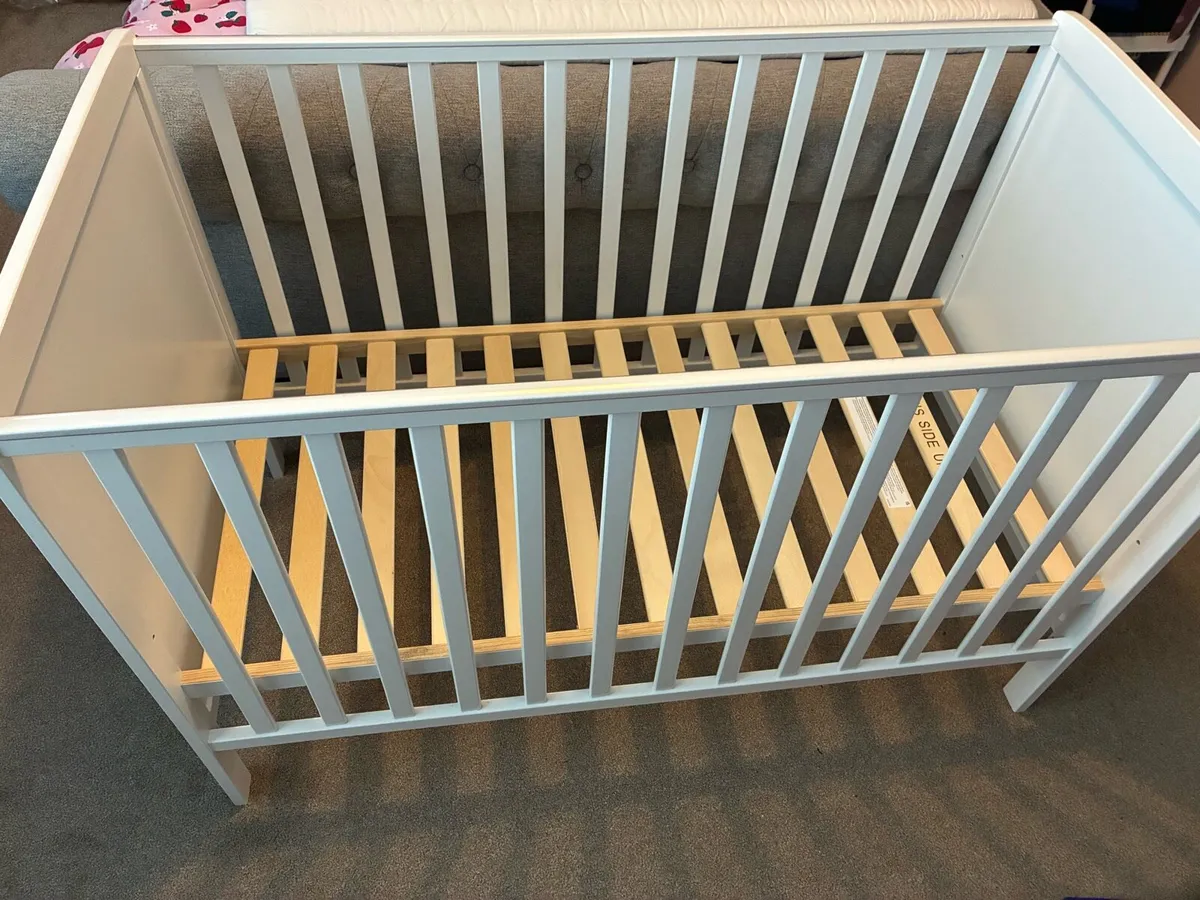 Baby cot - Image 1