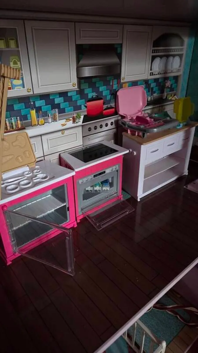 Lillie's Wooden Doll House - Image 2