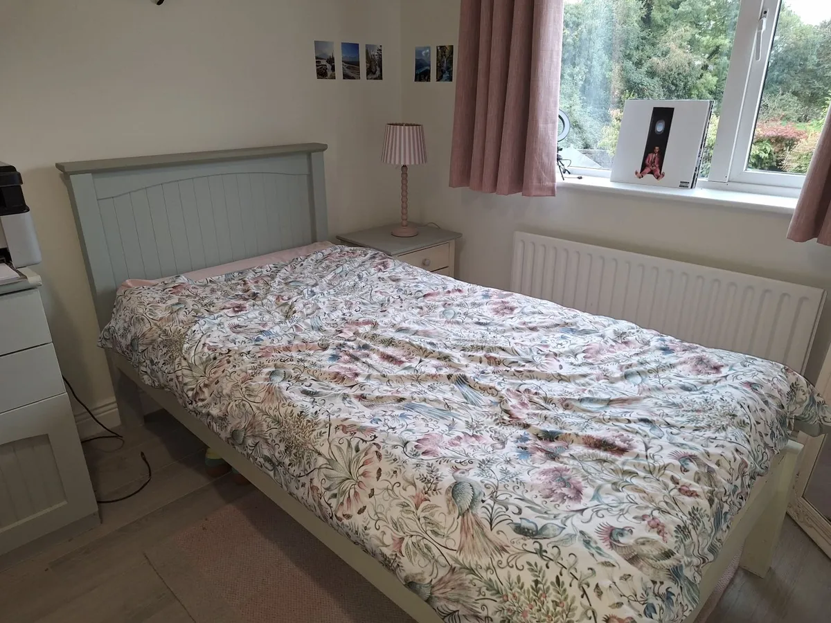 Single bed - Image 1