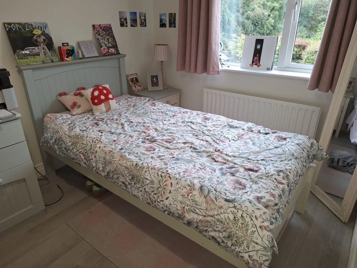 Single bed - Image 2