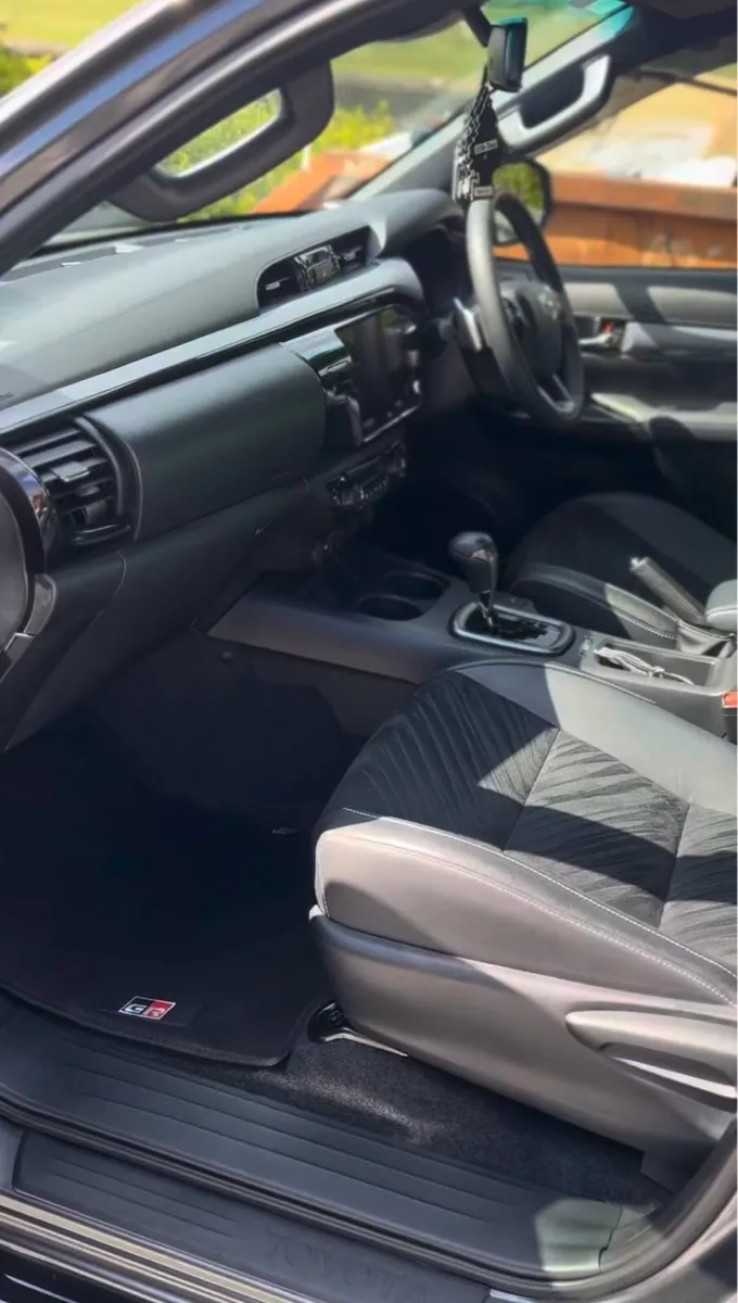 Toyota Hilux GR 2 - Image 4