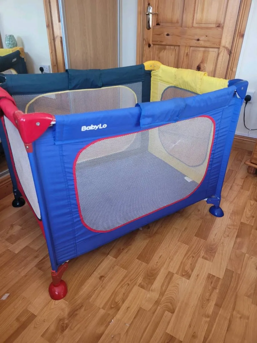 Travel cot - Image 1