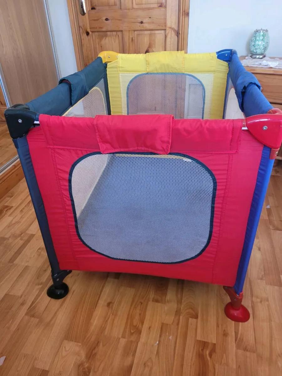 Travel cot - Image 2