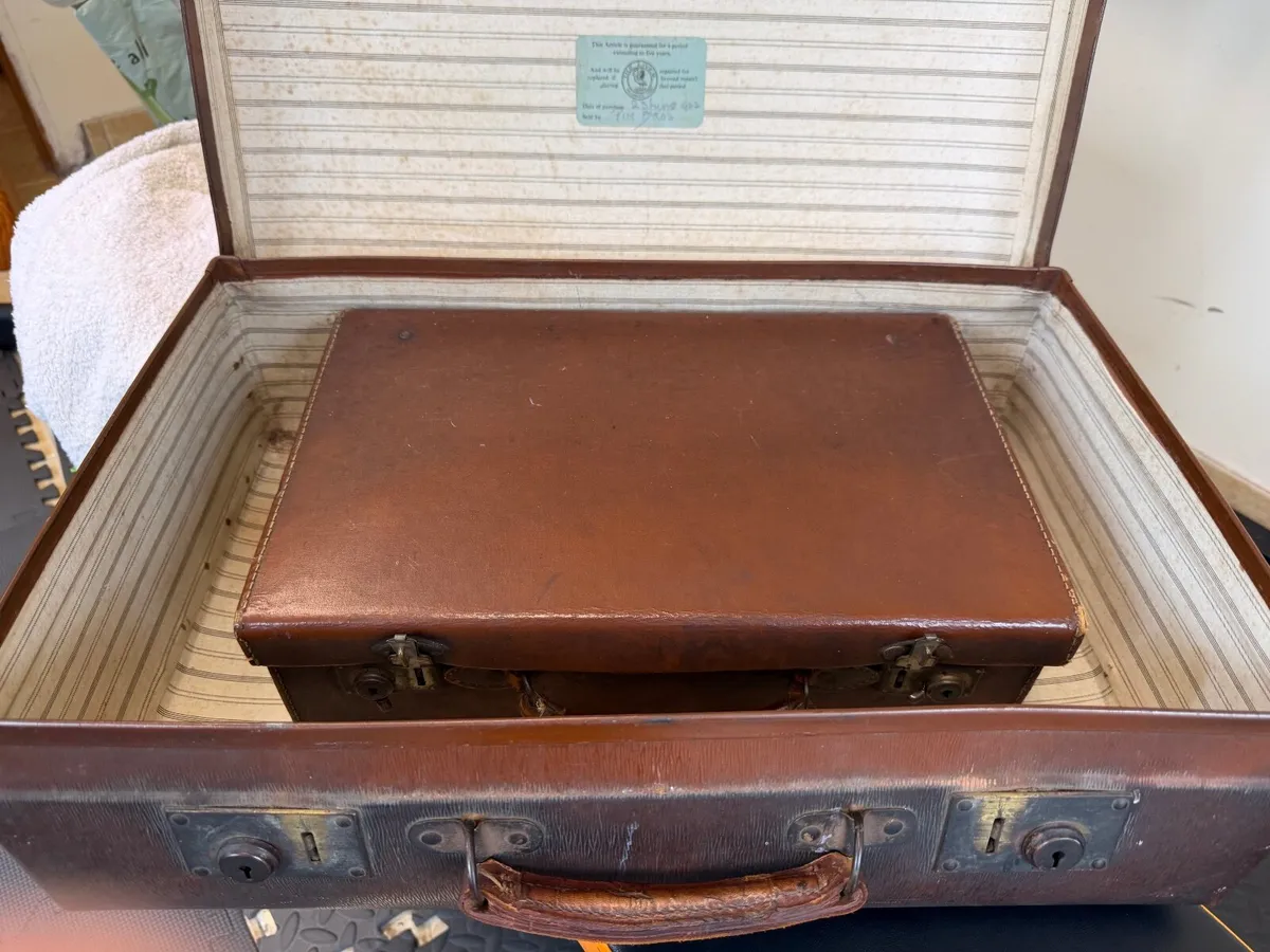 Antique 1920s Vulcanized Fibre Nesting Suitcases - Image 1
