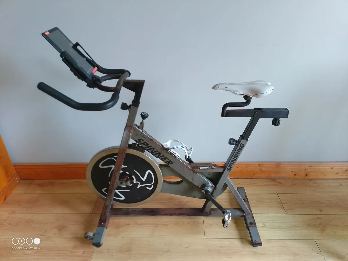 Total Home Gym Setup incl Spinning Bike and tablet - Image 3