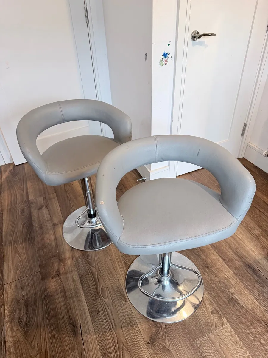 Bar stools x2