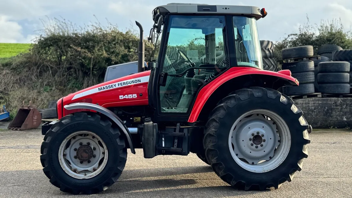 2006 Massey Ferguson 5455 - Image 3