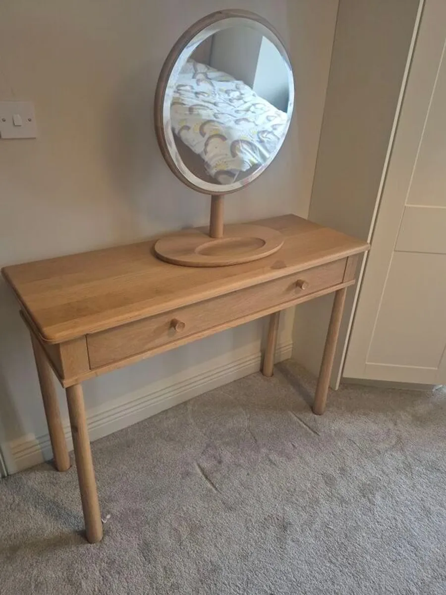 Dressing table and mirror - Image 1
