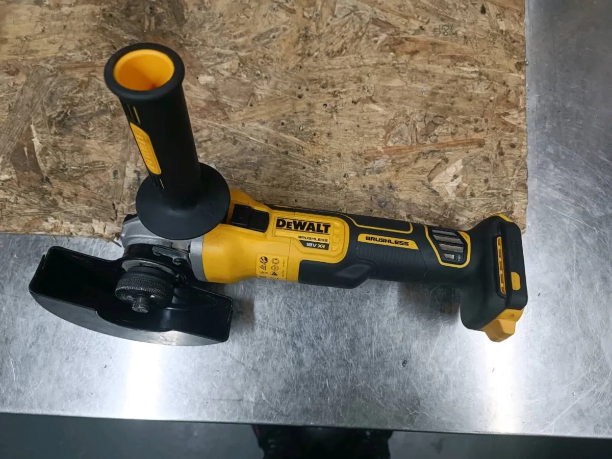 DeWalt dcg 405 angle grinder. Body only