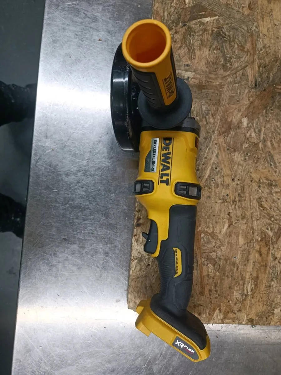 DeWalt dcg 418 angle grinder. Body only