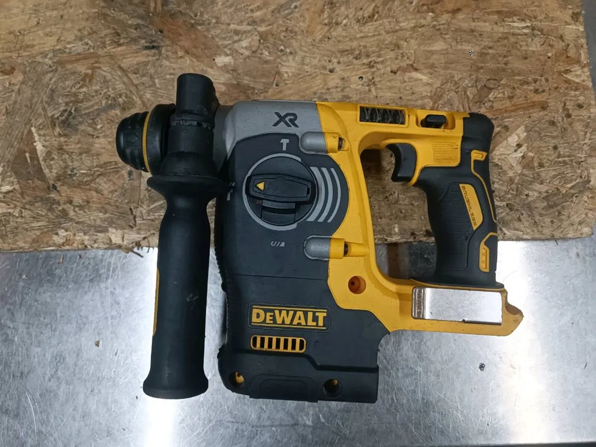 DeWalt dch273 SDS drill. Body only