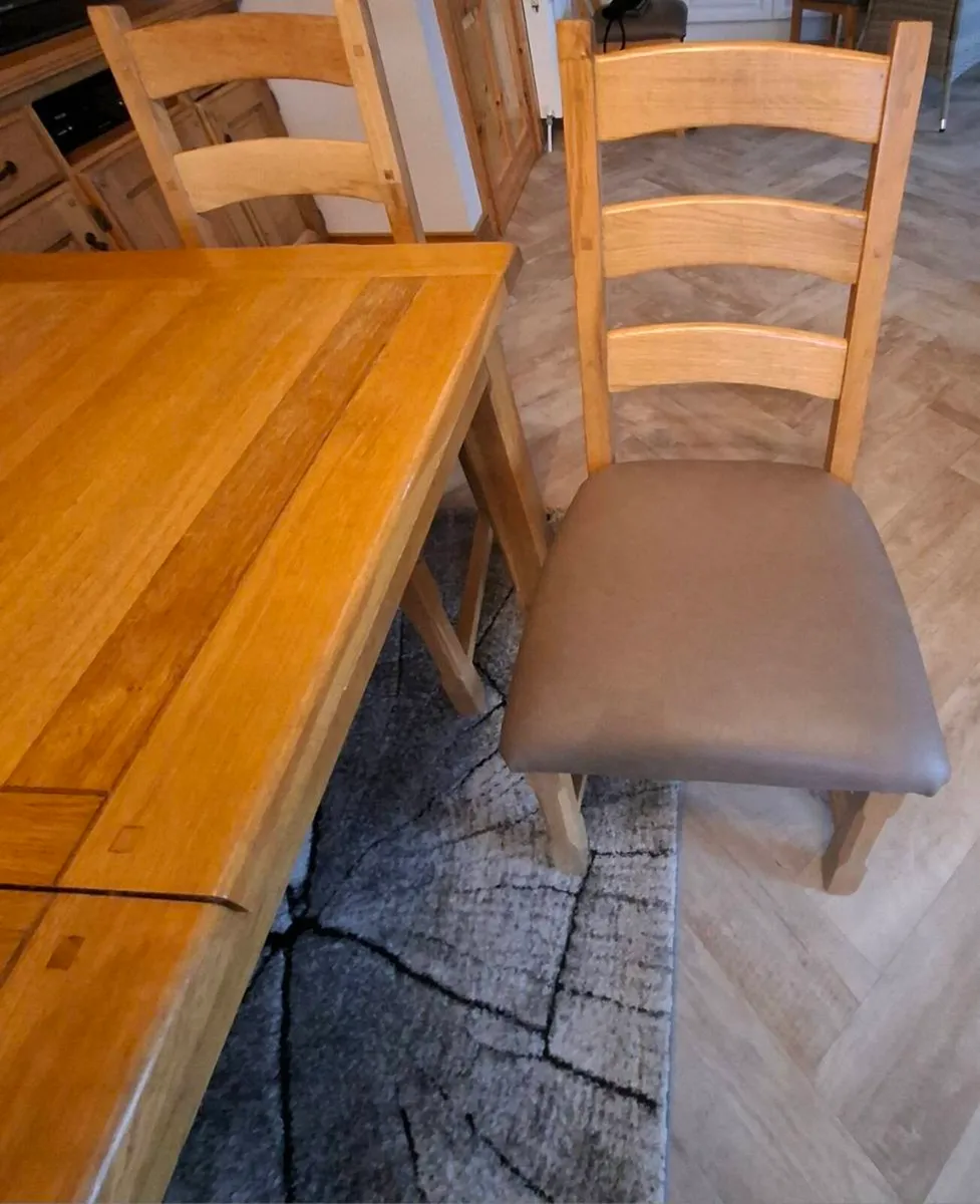 Oak Table & chairs - Image 3