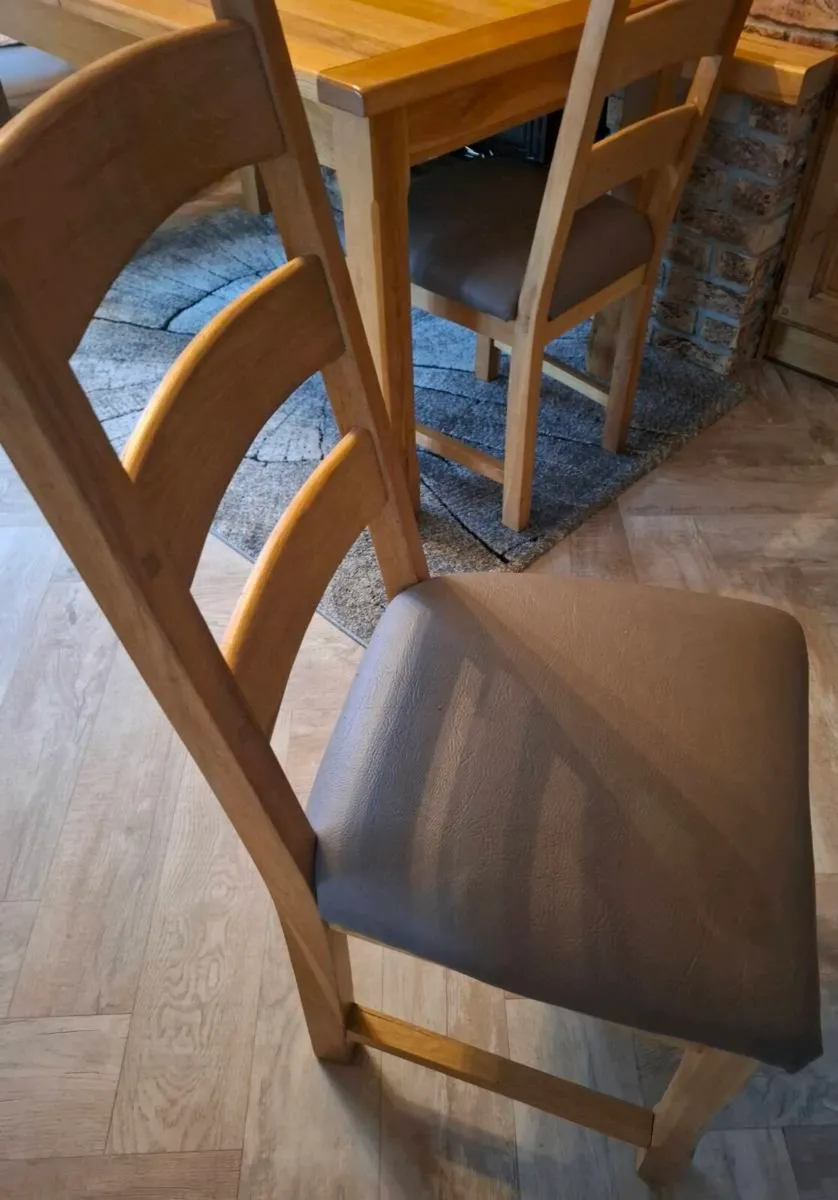 Oak Table & chairs - Image 4