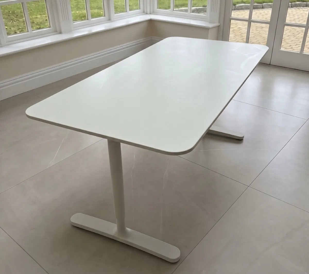 Like New White Desk / Table (160cm x 80cm)