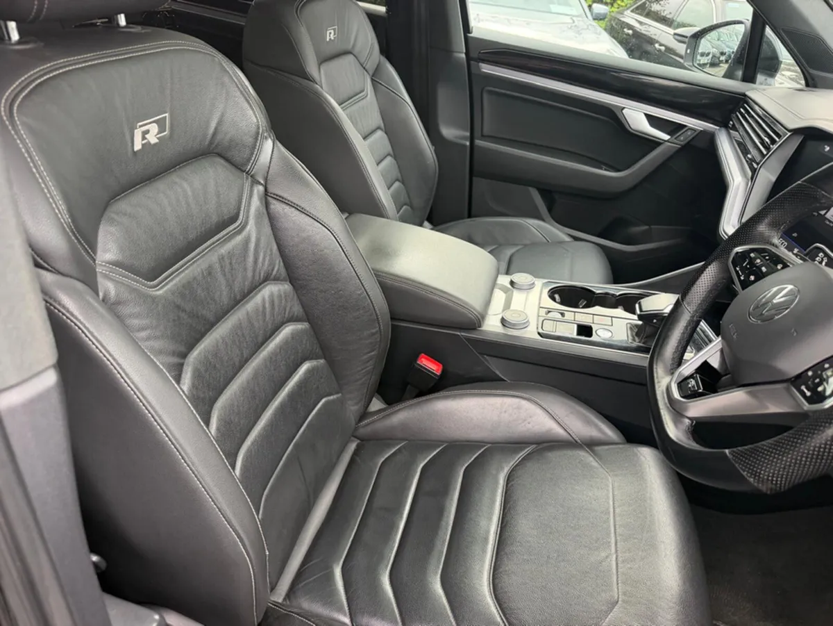 Volkswagen Touareg 3.0 V6 BLACK EDITION T TDI 5DR - Image 4