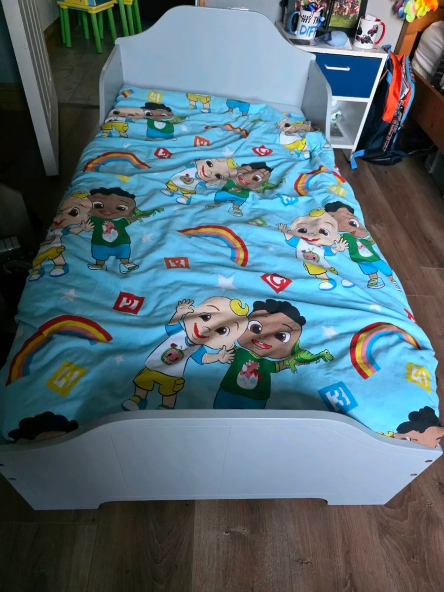 Toddler bed