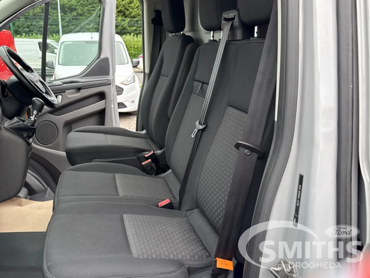 Ford Transit Custom TREND 2.0TD 170PS LWB - Image 4