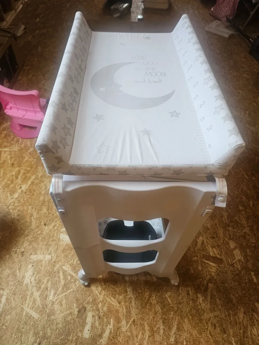 Baby changer - Image 1
