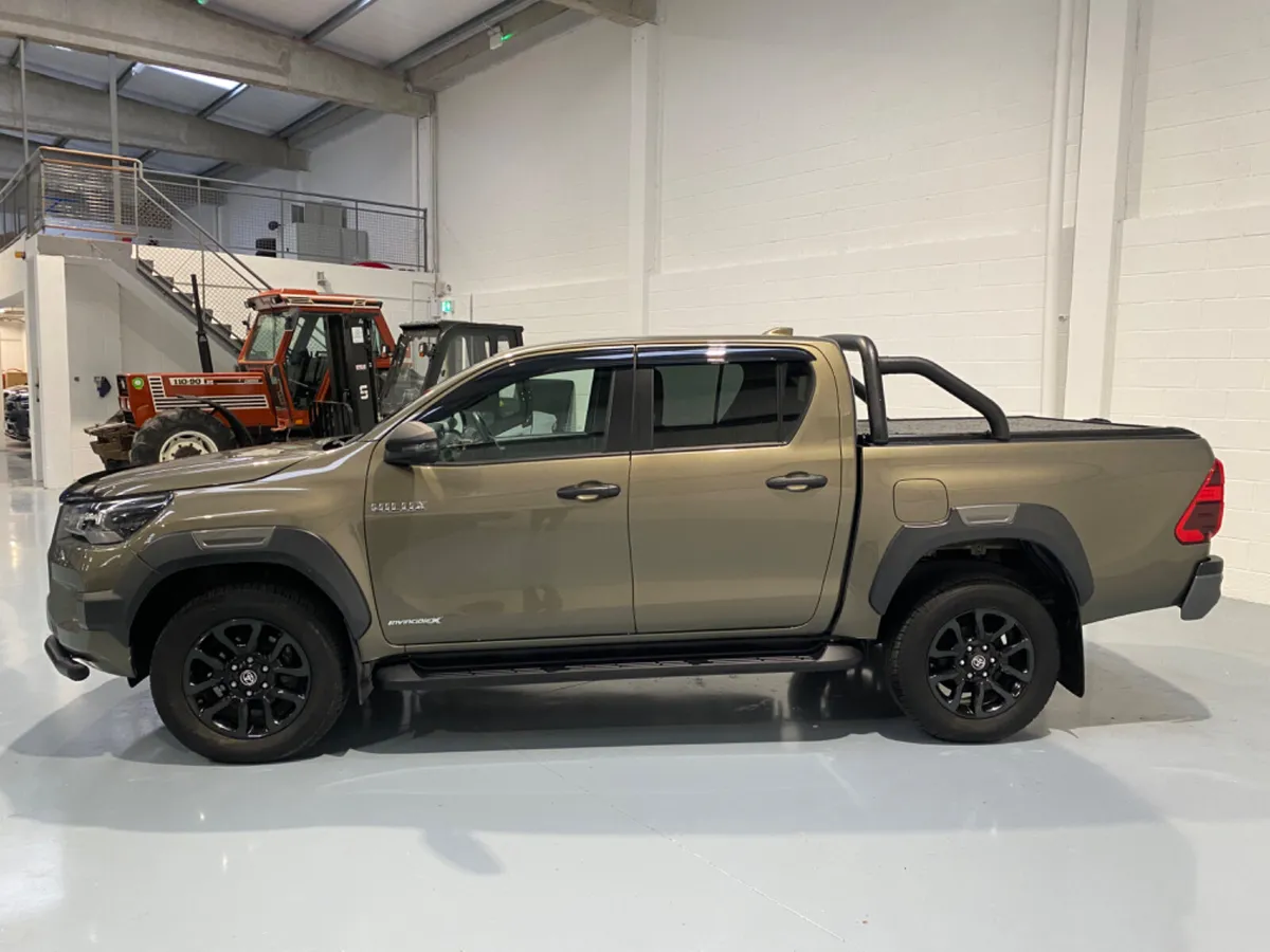 2025 Toyota Hilux  InvincibleX 2.8 Auto - Image 4