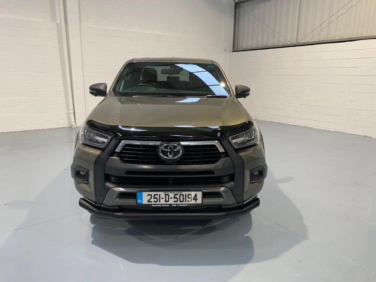 2025 Toyota Hilux  InvincibleX 2.8 Auto - Image 3