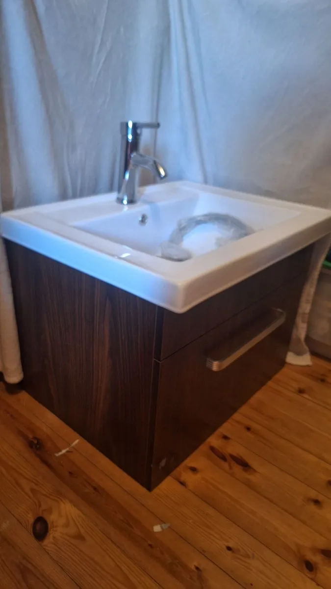 Bathroom sink - Image 4