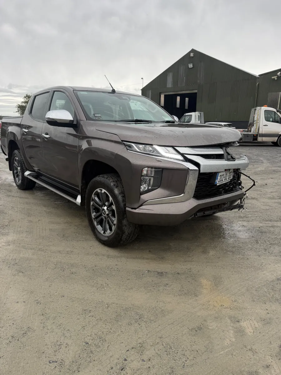 2020 Mitsubishi  L 200 - Image 1
