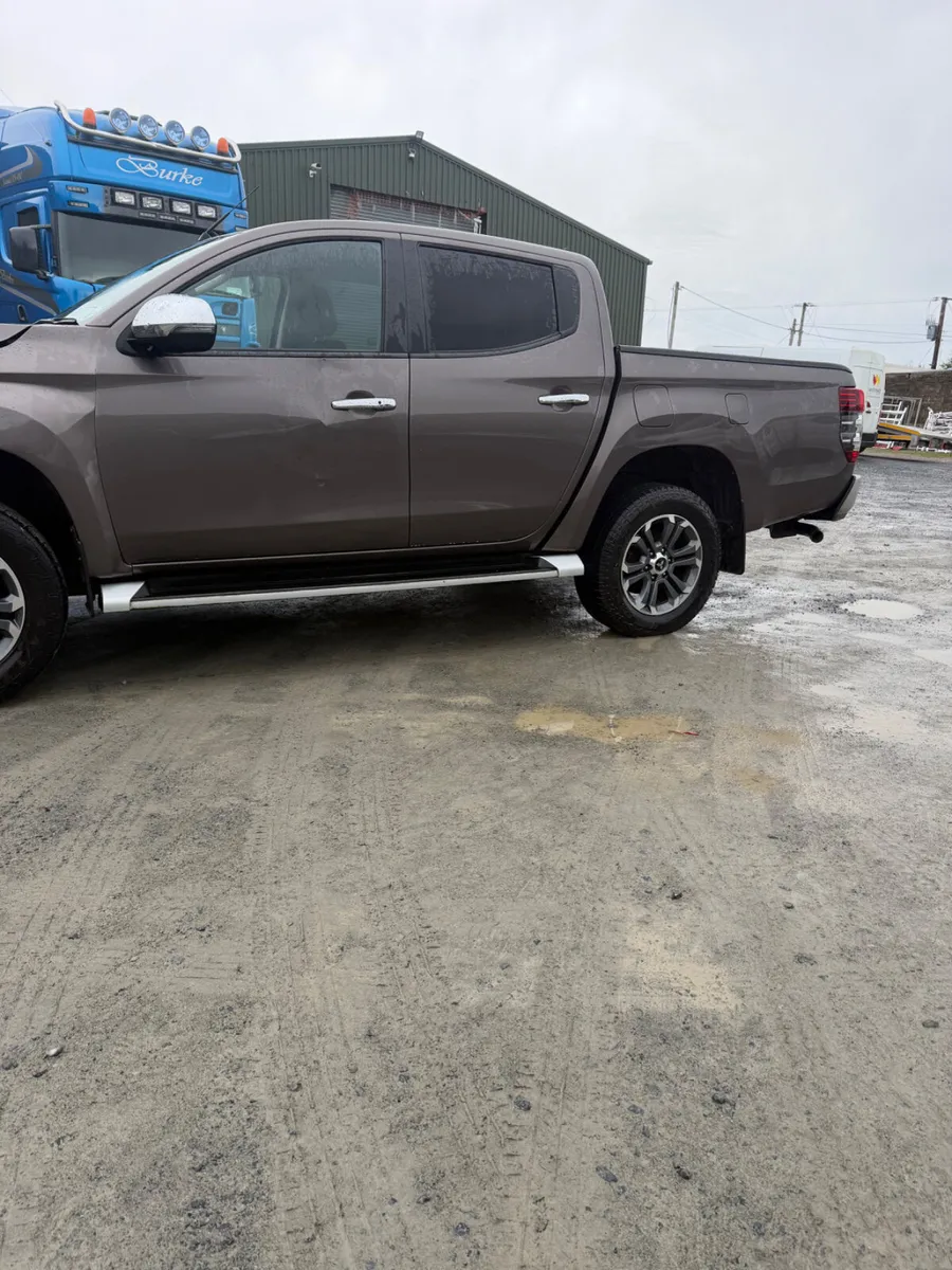 2020 Mitsubishi  L 200 - Image 4