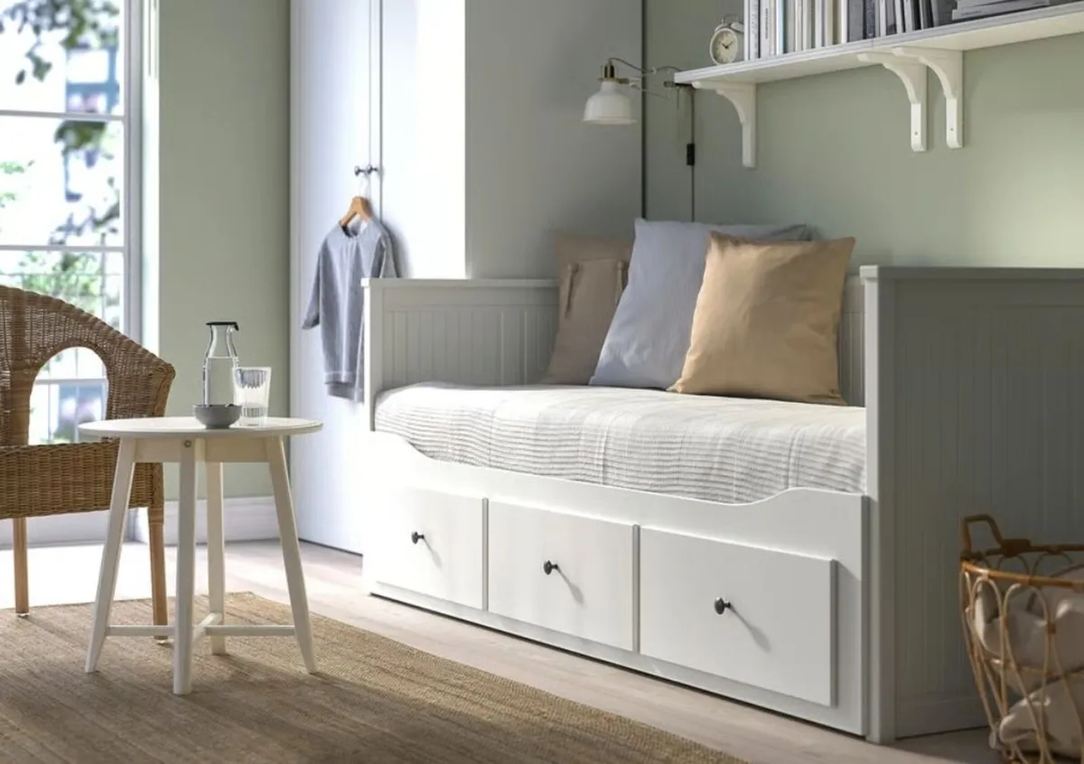 Bed - Image 1