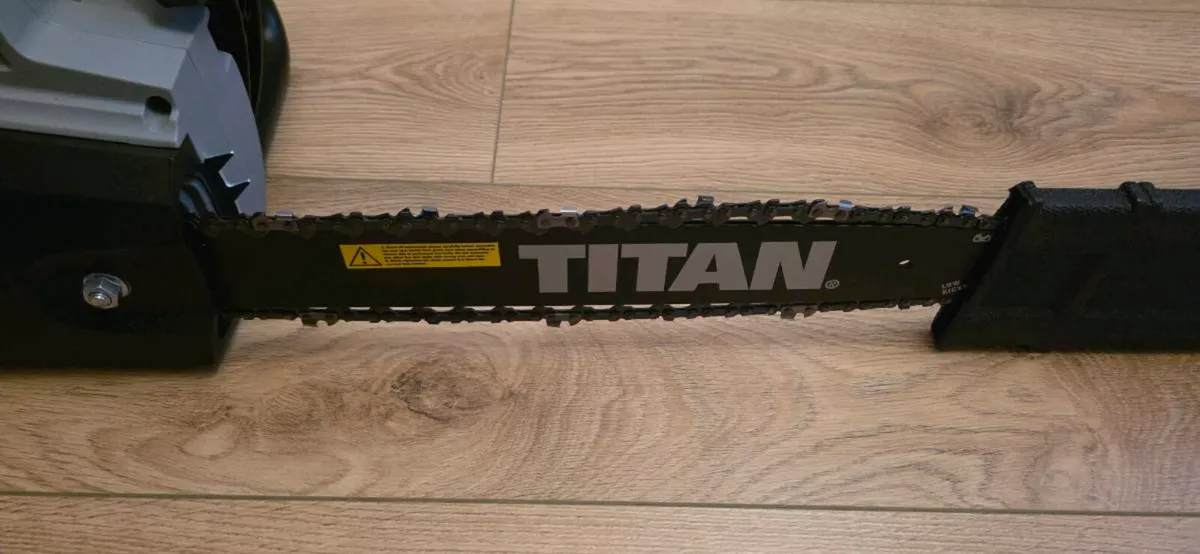 TItan Chainsaw TTL758CHN - Image 3