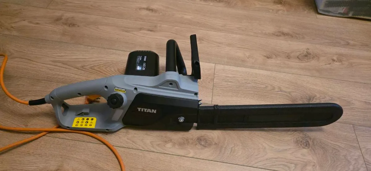 TItan Chainsaw TTL758CHN - Image 1