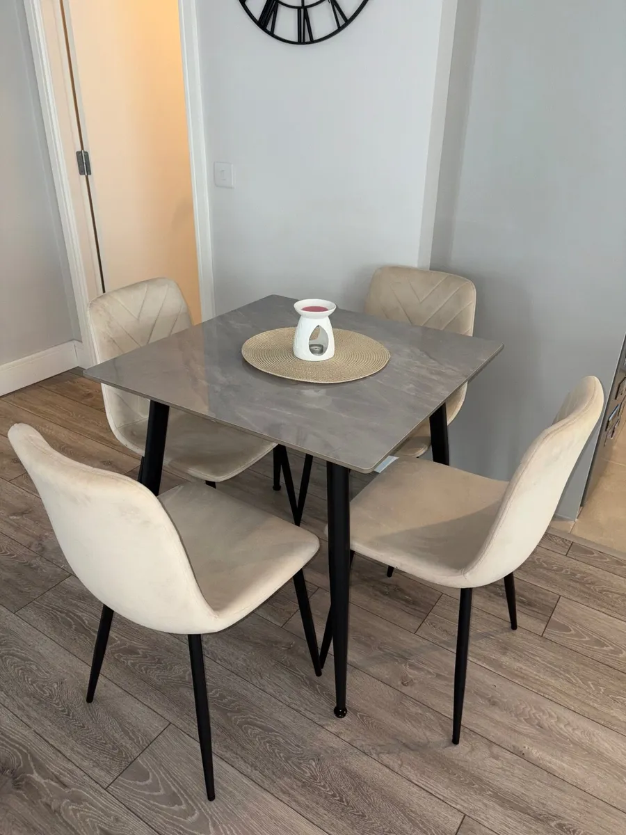 Dining Table & Chairs