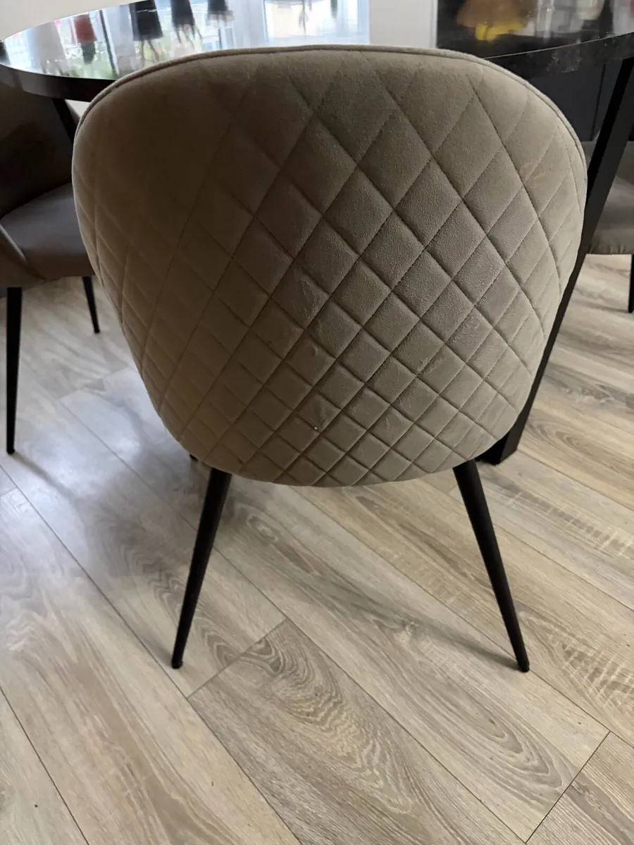 Table and 4 chairs - Image 3