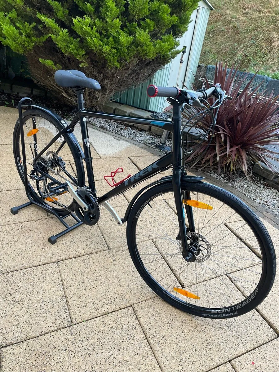 Trek FX2 hybrid bike - Image 1