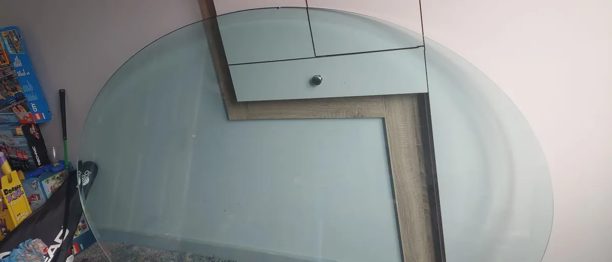 Large oval glass top table sturdy and heavy 120cm - Image 3