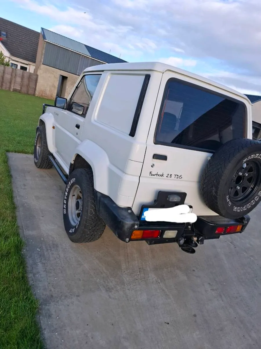 Daihatsu fourtrak - Image 4