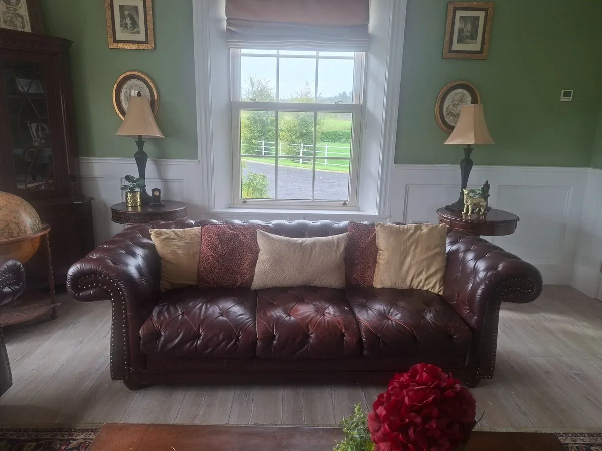Chesterfield sofa - Image 1