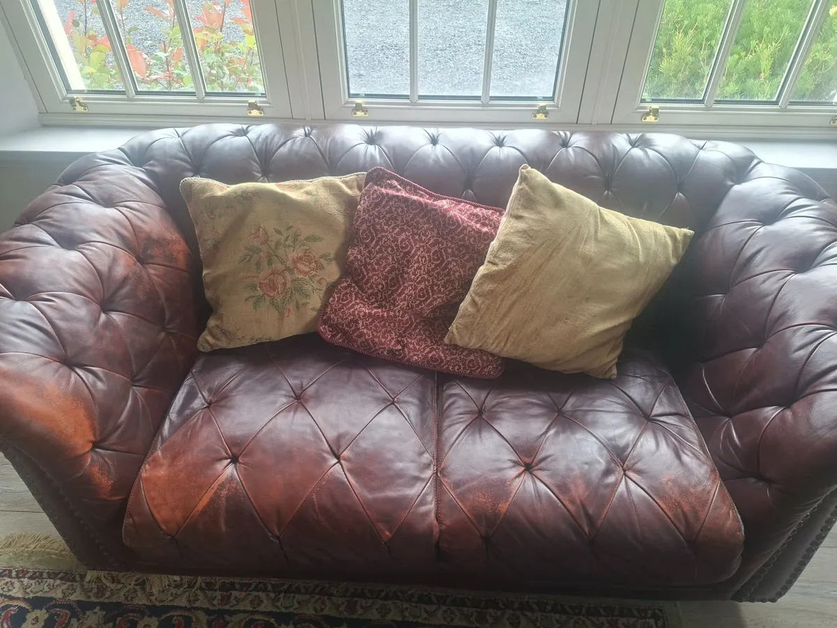 Chesterfield sofa - Image 4