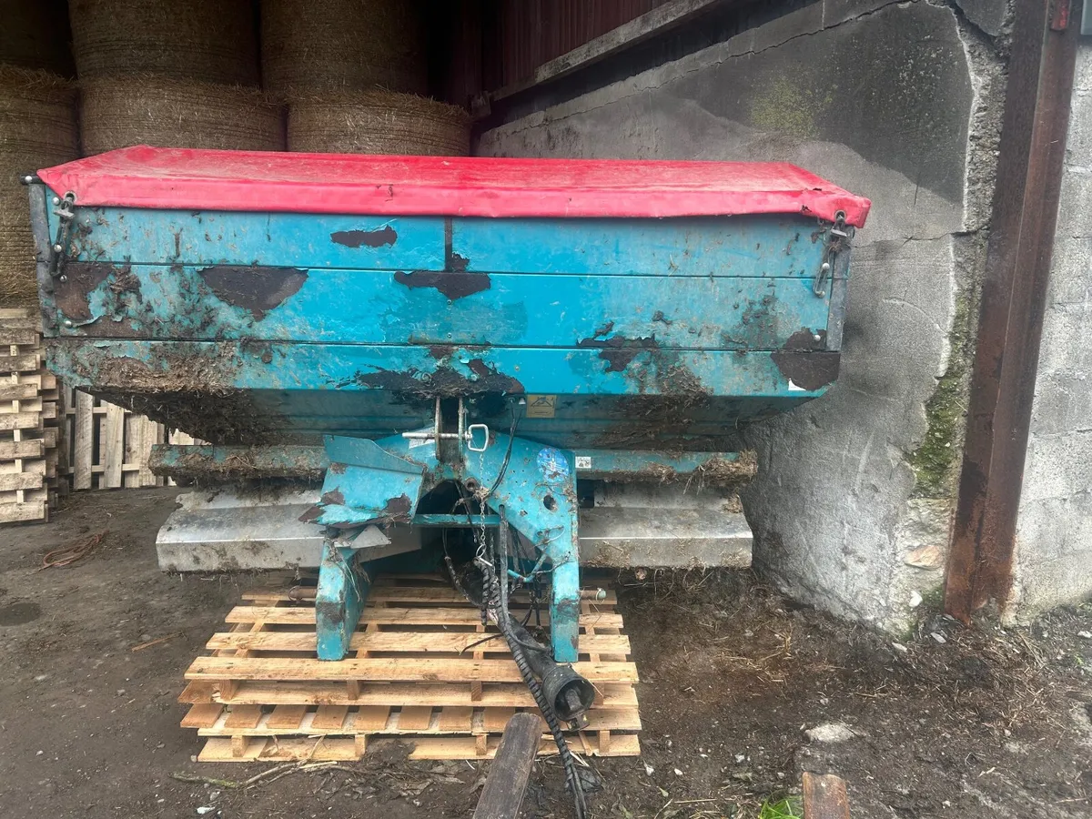 Fertilizer spreader - Image 2