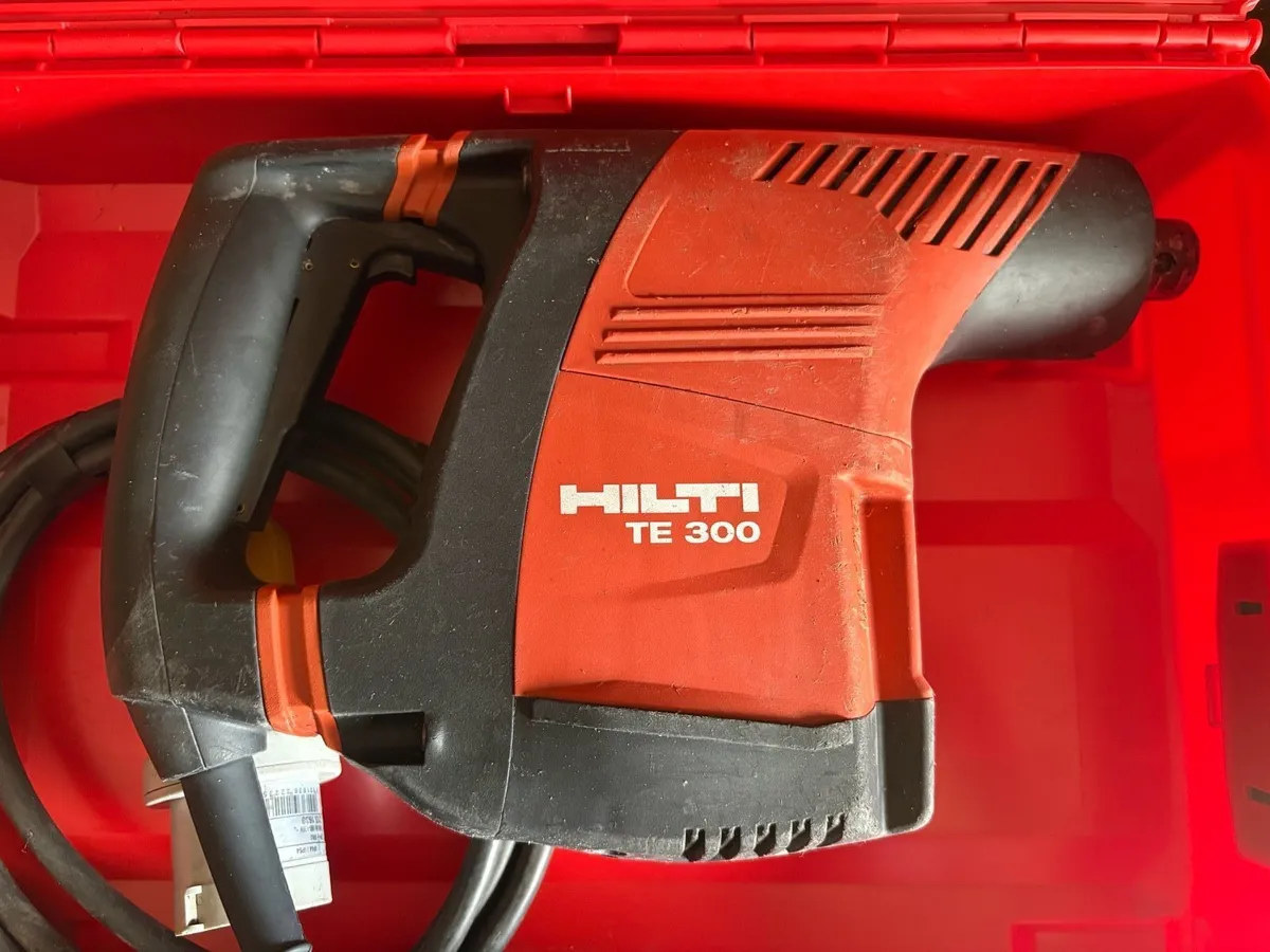 Hilti TE300 Chipper/ Breaker/ Needle Scaler 110v - Image 2
