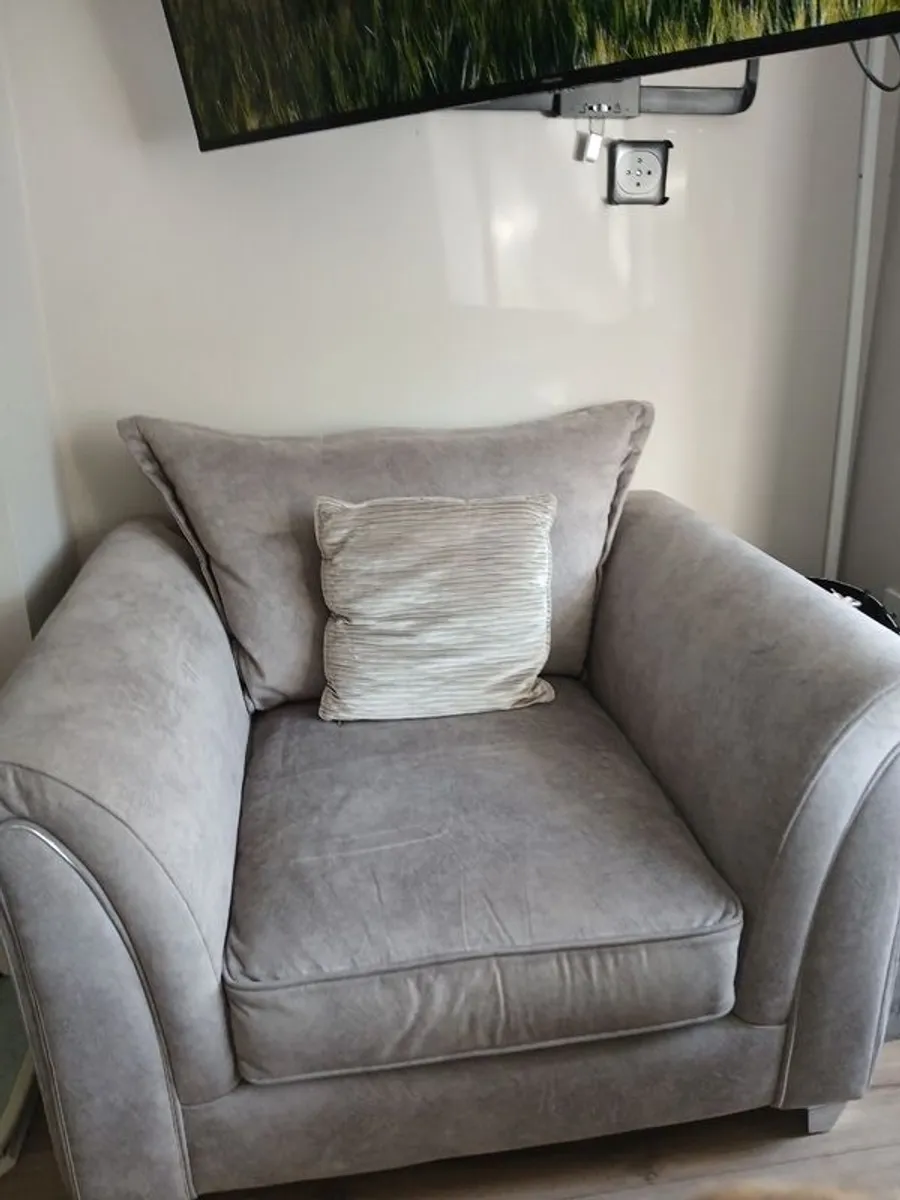 Casey's Armchair - Image 1