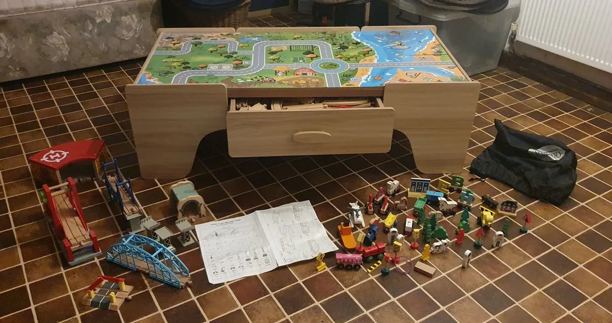 Toy train set - Image 1