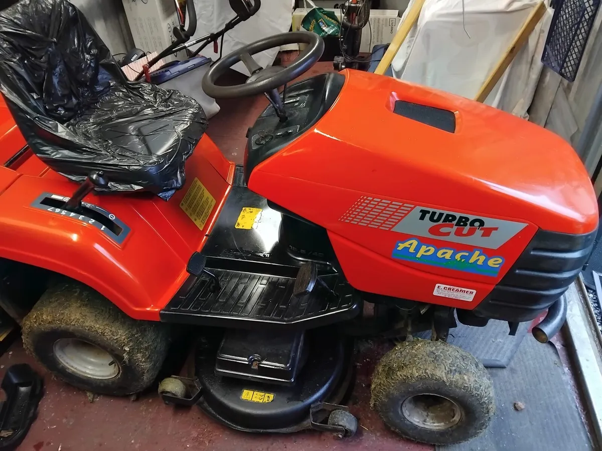 Ride on lawnmower