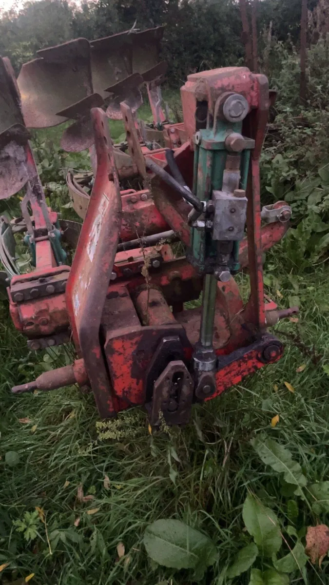 Kv 4 furrow reversible - Image 3