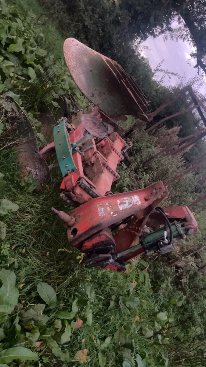 Kv 4 furrow reversible - Image 1