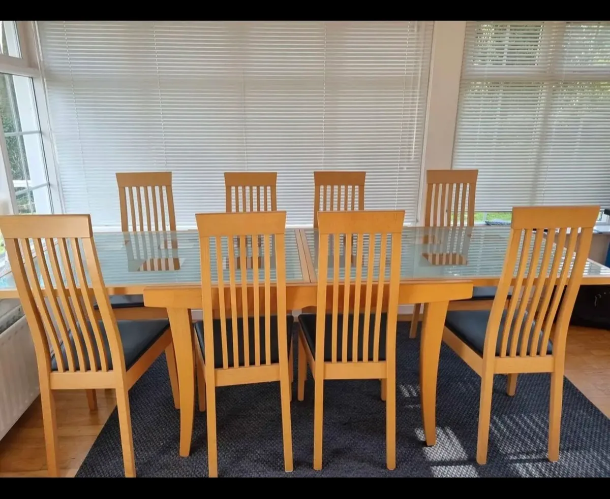 Extending dining table - Image 1