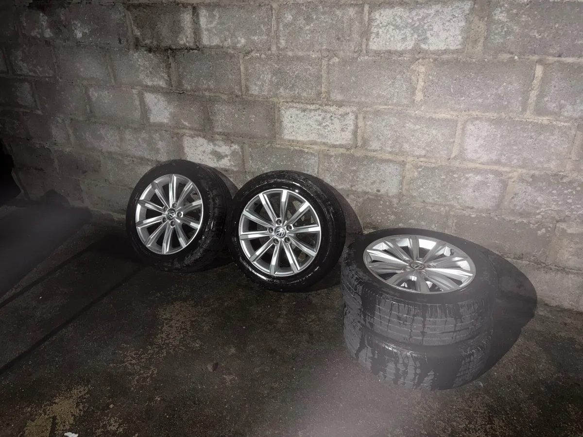 Genuine 17” VW alloys - Image 1