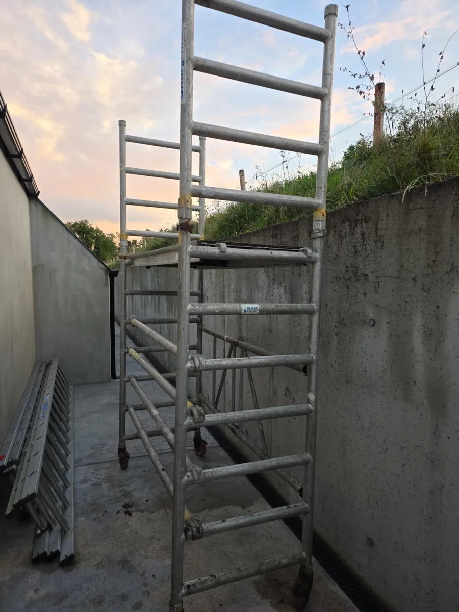 Aluminium Mobile Scaffold Tower – 2.8m Frame Heigh - Image 1