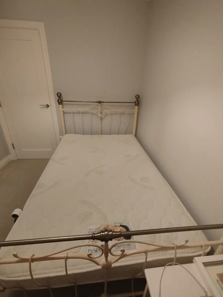 Bed frame with mattress - Image 1