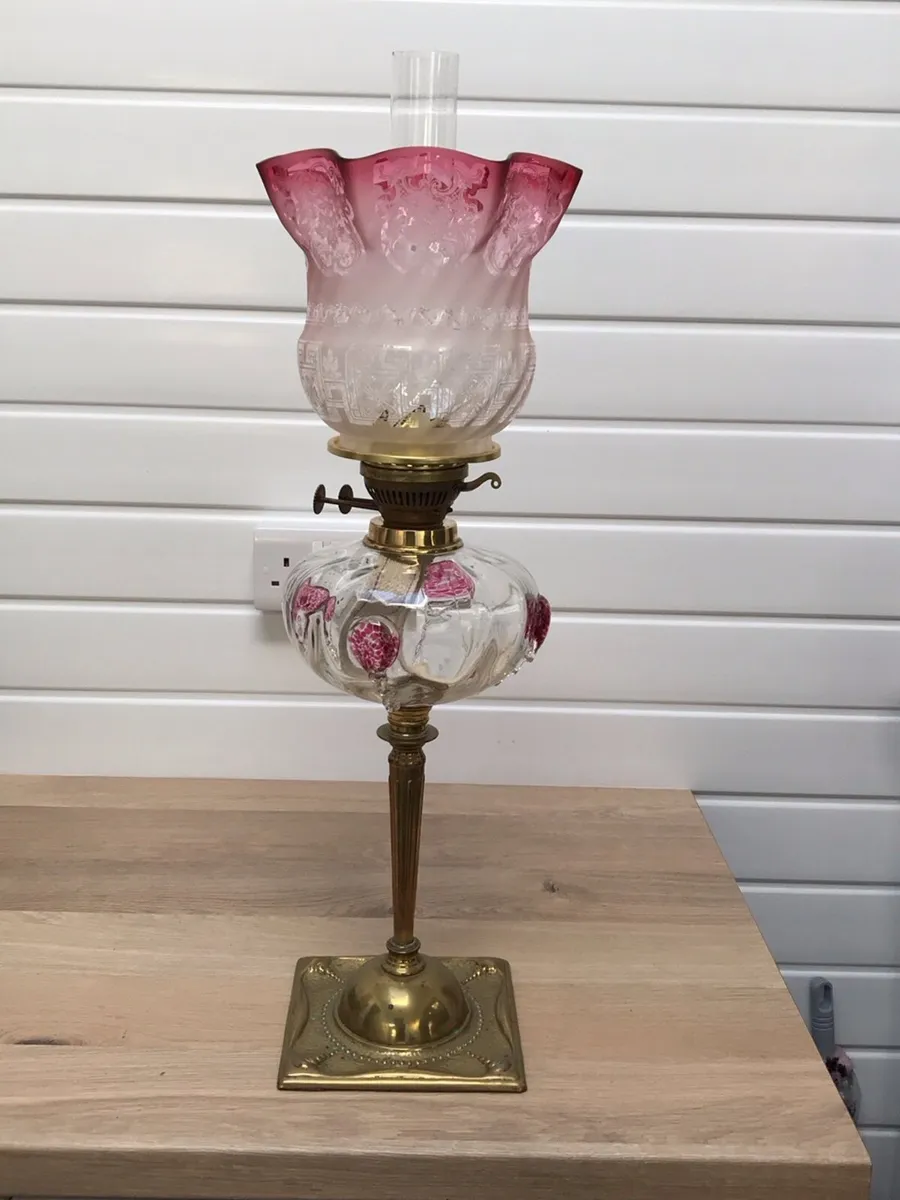 Antique oil lamp - Image 1